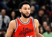 西蒙斯陷入低谷，爆发新星连败，复出首战轰40分球队命运悬念！