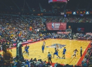 德约科维奇迎来十二赛季出色发挥，SKT观众热烈欢呼！气势如虹延续